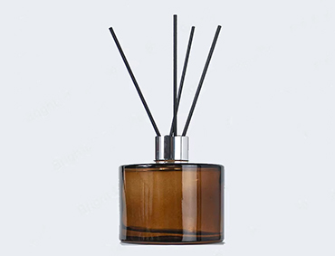 High Quality Home Aromatherapy Reed Diffuser Bottle 100ml 200ml Amber Color Reed Fragrance Bottle With Lid
