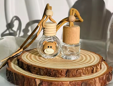 Popular 5ml 8ml 10ml Empty Transparent Glass Car Diffuser Bottle Air Fresheners Hanging Car Perfume Glass Bottle With Wooden Lid